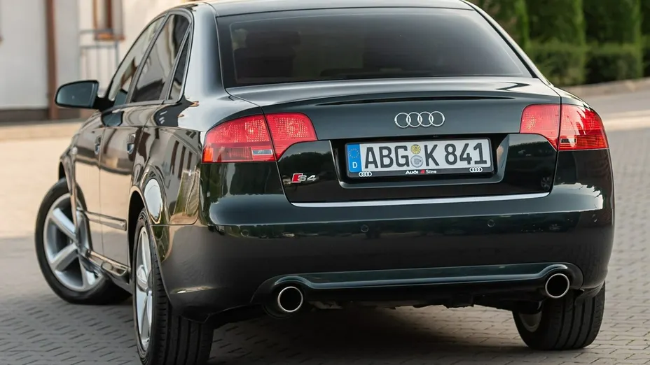 AUDI A4 -