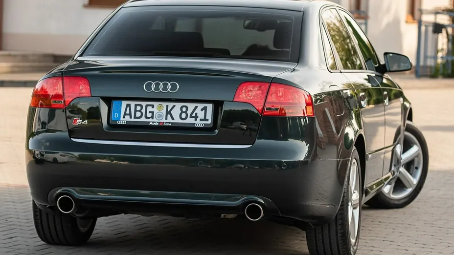 AUDI A4 -