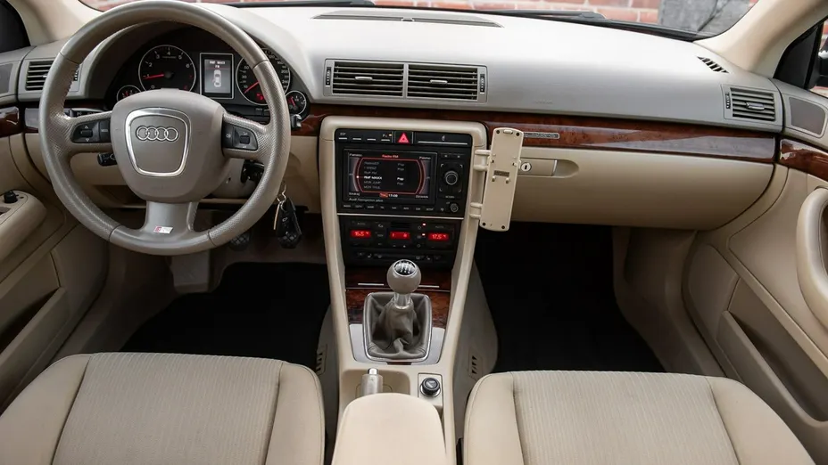 AUDI A4 -