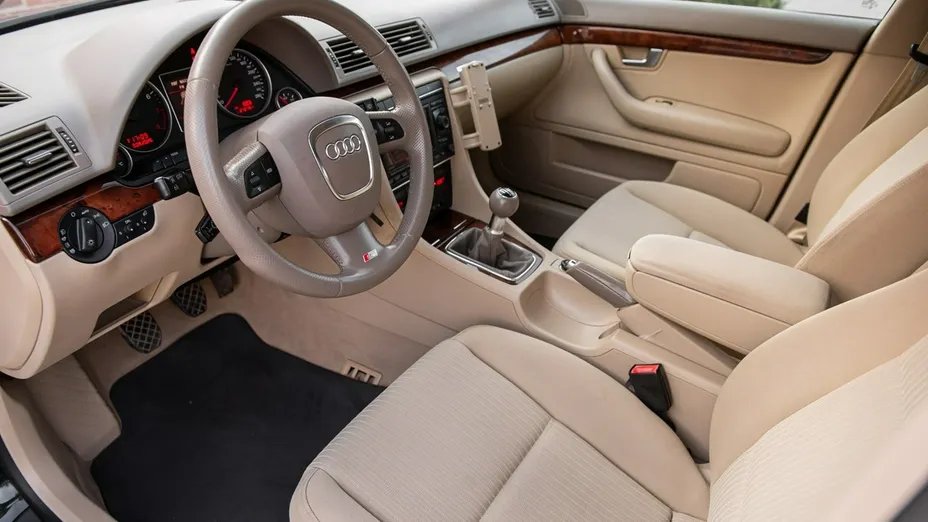 AUDI A4 -