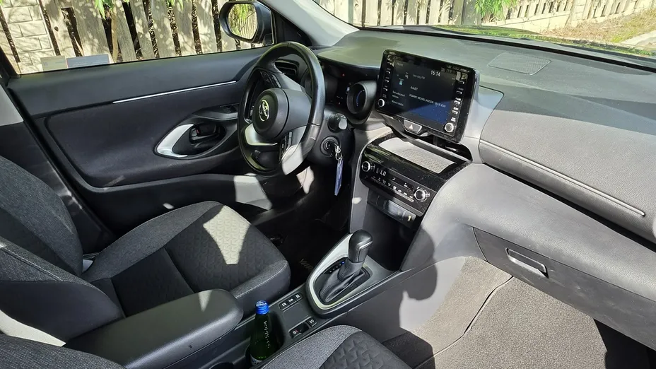 TOYOTA Yaris Cross -