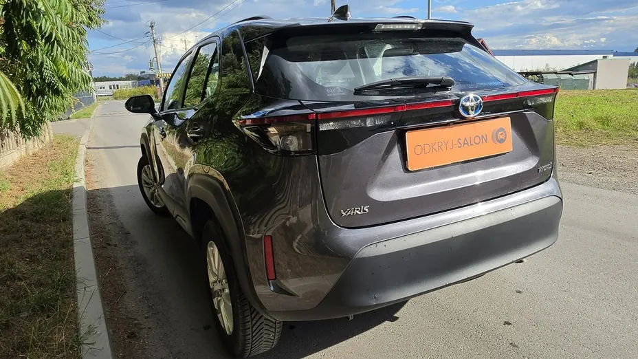 TOYOTA Yaris Cross -