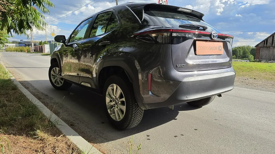 TOYOTA Yaris Cross -