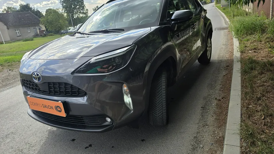TOYOTA Yaris Cross -