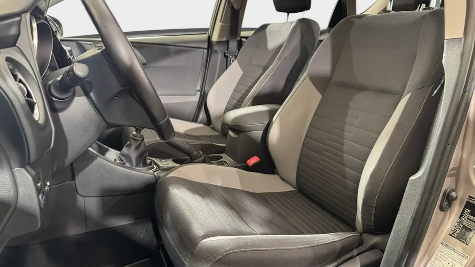 TOYOTA Auris -