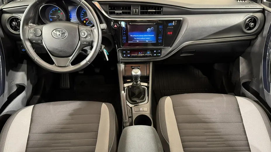 TOYOTA Auris -