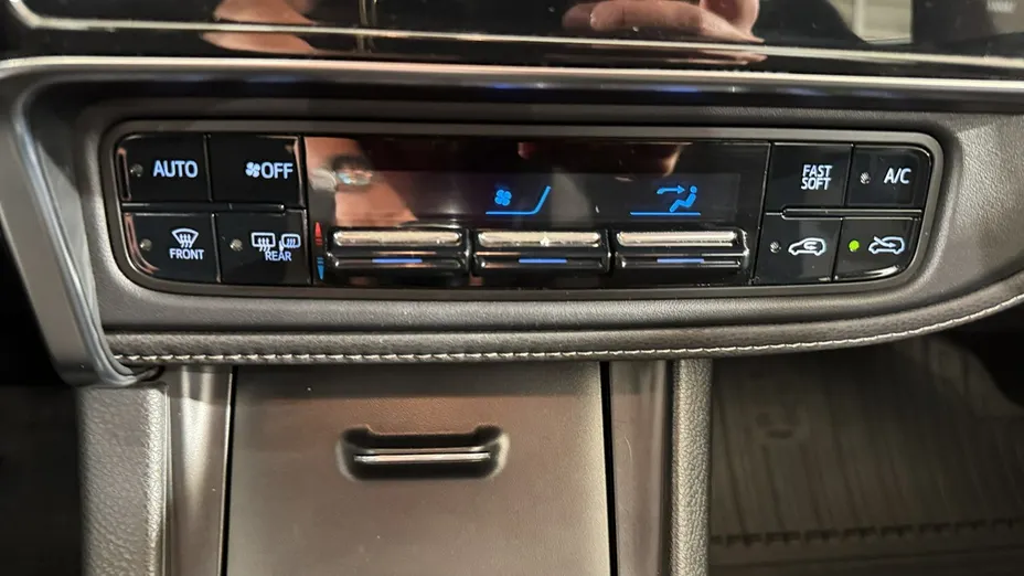 TOYOTA Auris -
