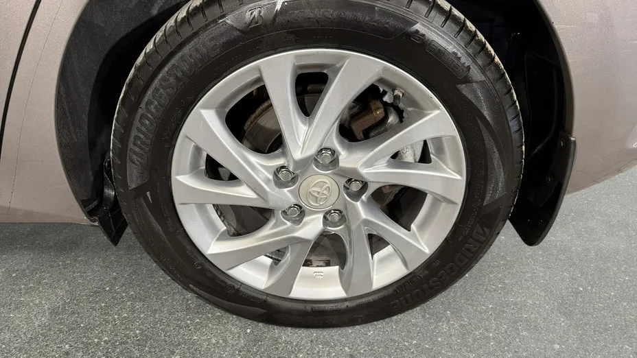 TOYOTA Auris -