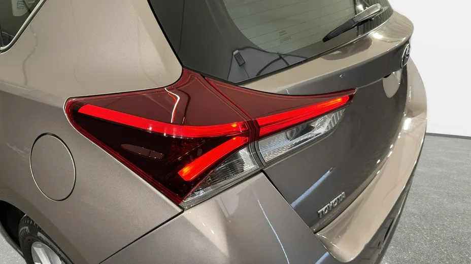 TOYOTA Auris -