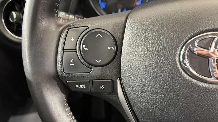 TOYOTA Auris -