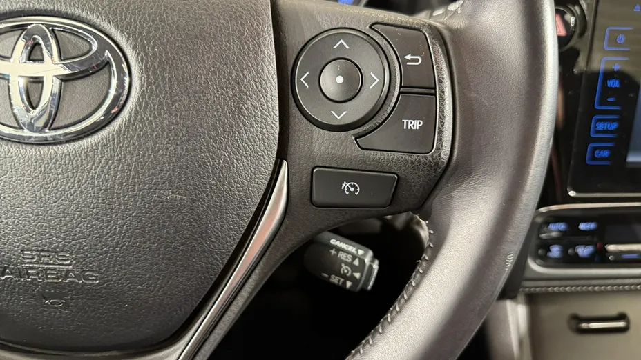 TOYOTA Auris -