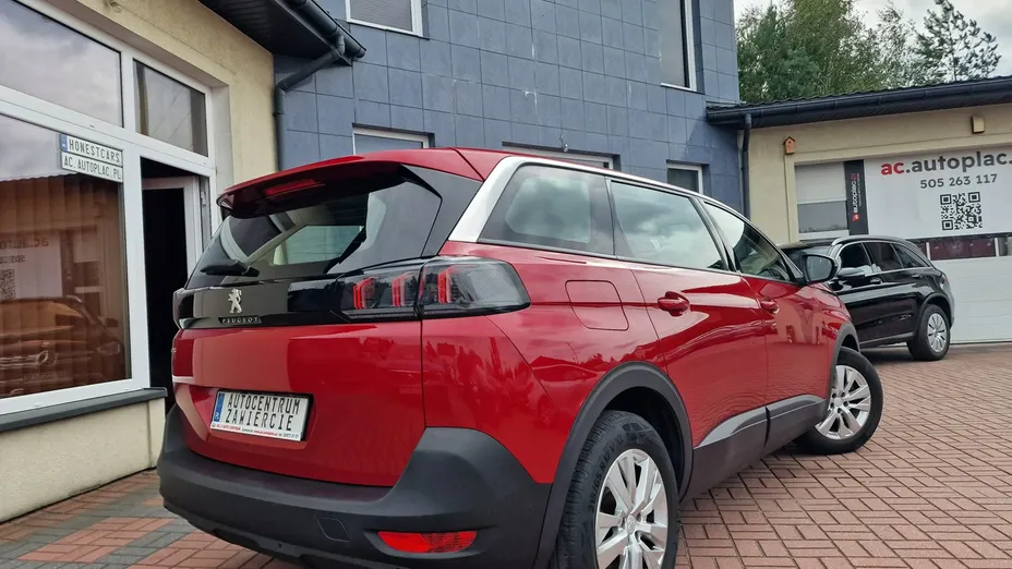 PEUGEOT 5008 -