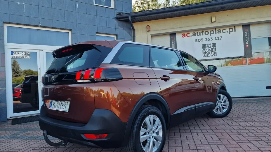 PEUGEOT 5008 -