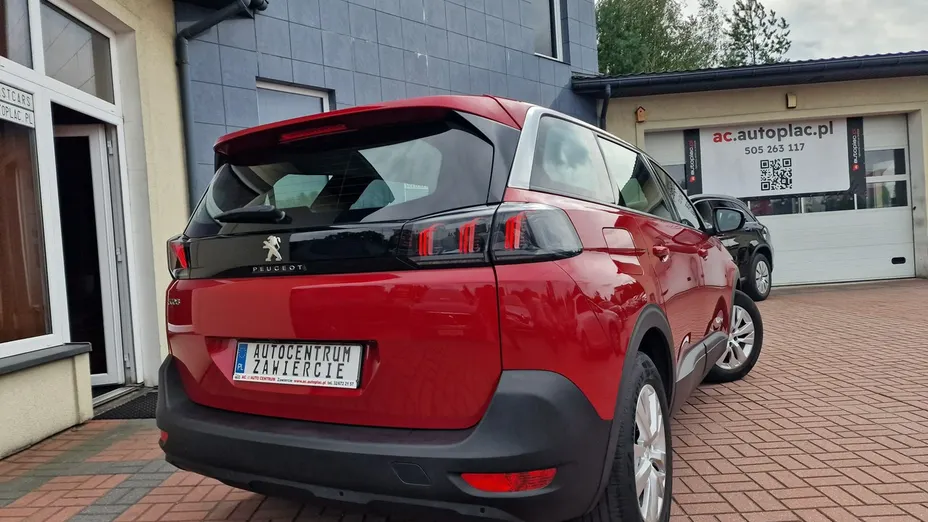 PEUGEOT 5008 -