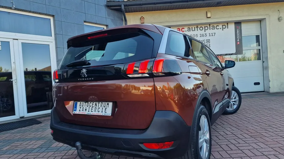 PEUGEOT 5008 -