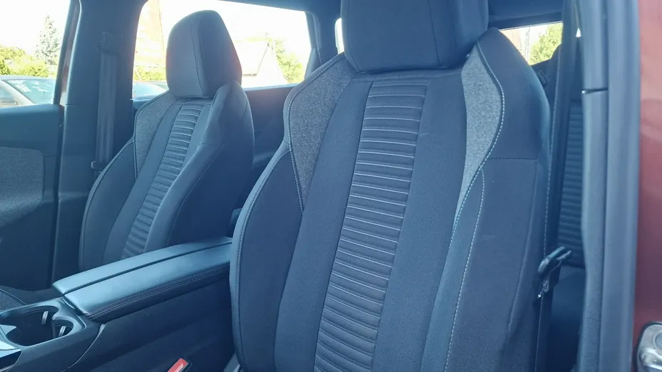 PEUGEOT 5008 -