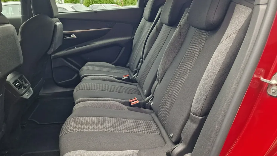 PEUGEOT 5008 -