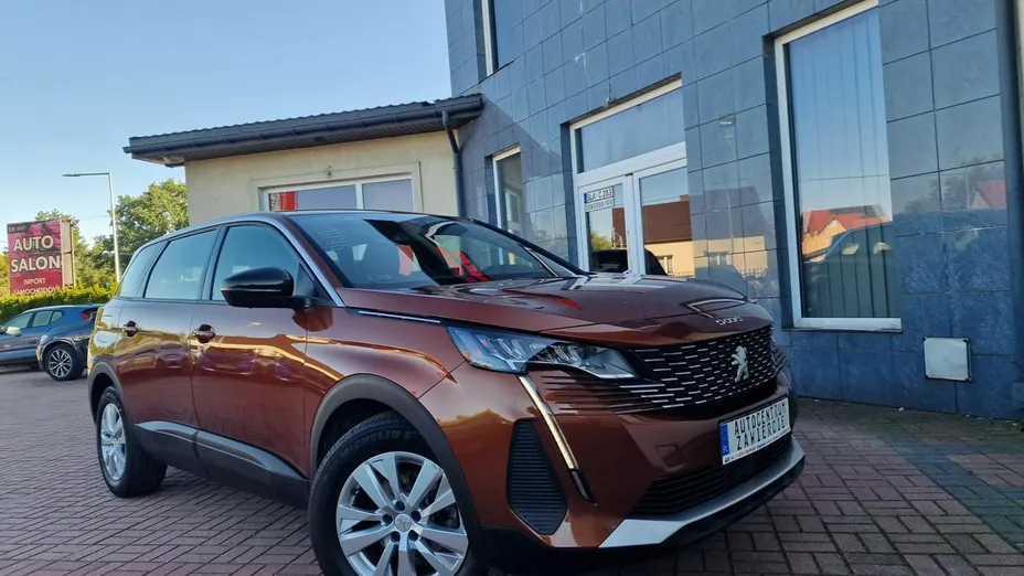 PEUGEOT 5008 -