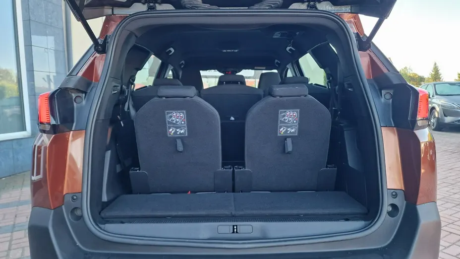 PEUGEOT 5008 -