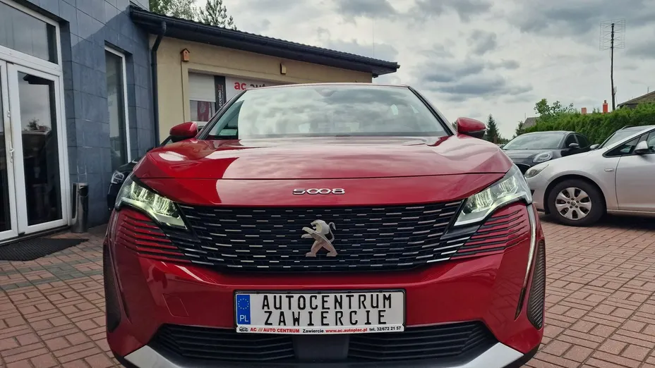 PEUGEOT 5008 -