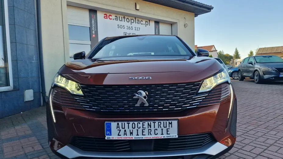 PEUGEOT 5008 -