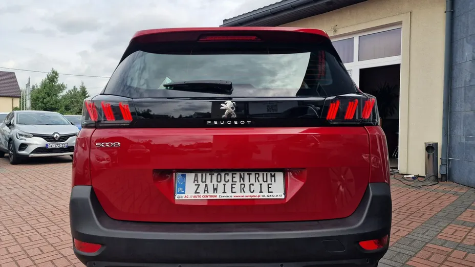 PEUGEOT 5008 -