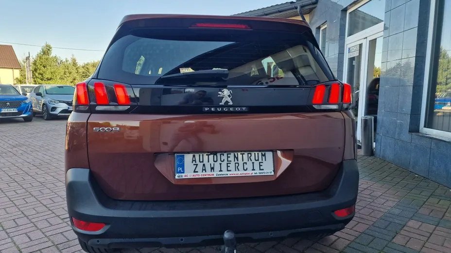 PEUGEOT 5008 -