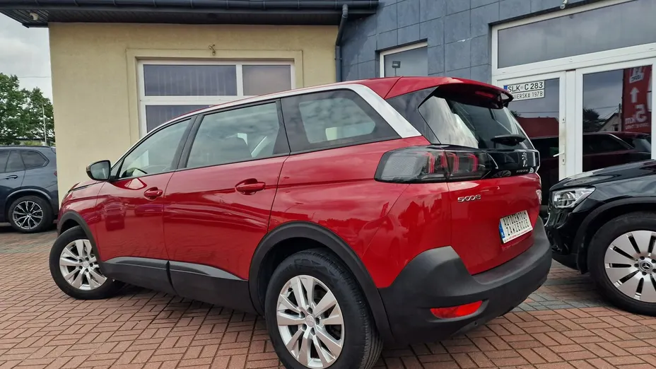 PEUGEOT 5008 -