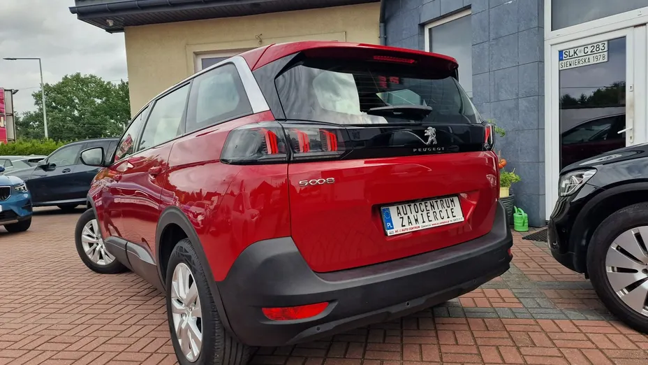 PEUGEOT 5008 -