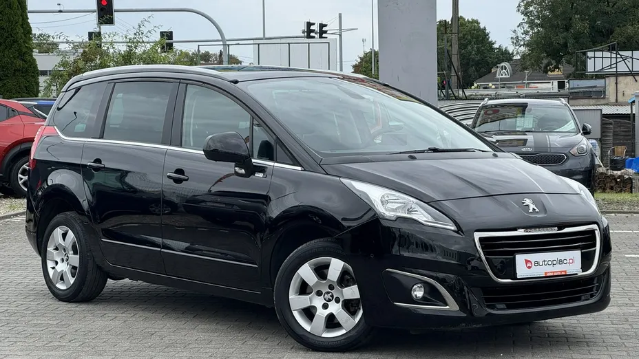 PEUGEOT 5008 -