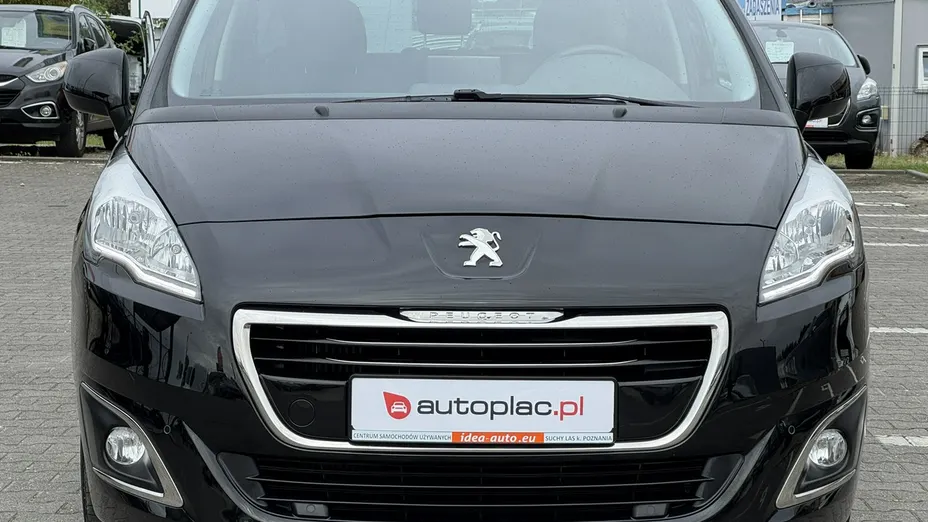 PEUGEOT 5008 -
