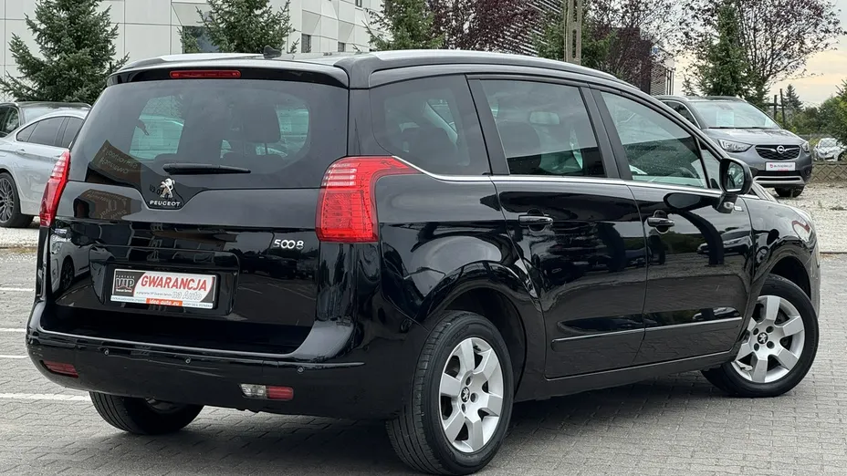 PEUGEOT 5008 -