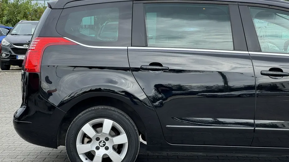 PEUGEOT 5008 -