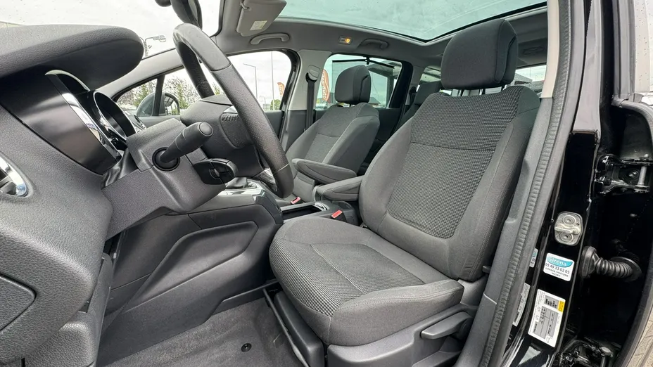 PEUGEOT 5008 -