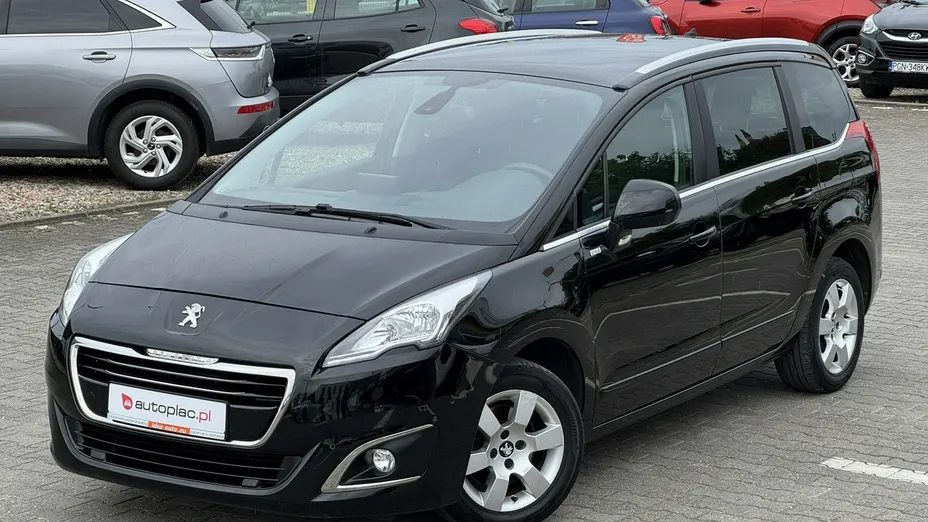 PEUGEOT 5008 -