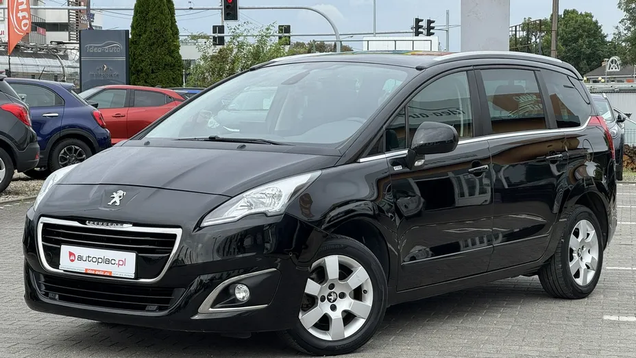 PEUGEOT 5008 -