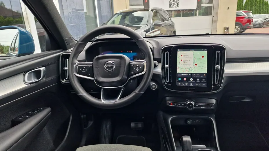 VOLVO XC40 -