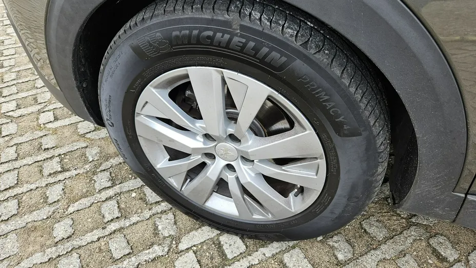 PEUGEOT 3008 -