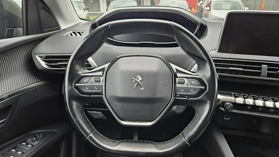 PEUGEOT 3008 -