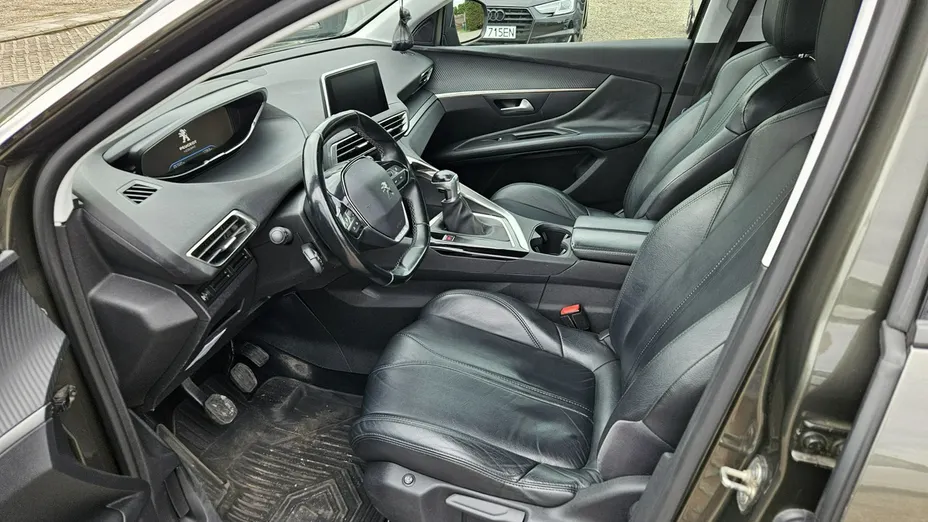 PEUGEOT 3008 -