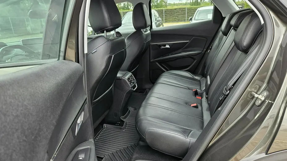 PEUGEOT 3008 -