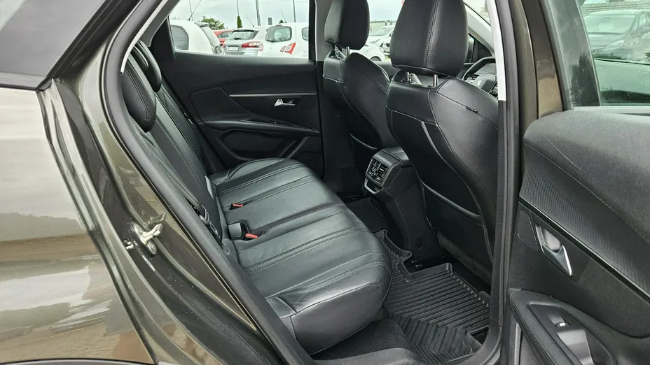 PEUGEOT 3008 -