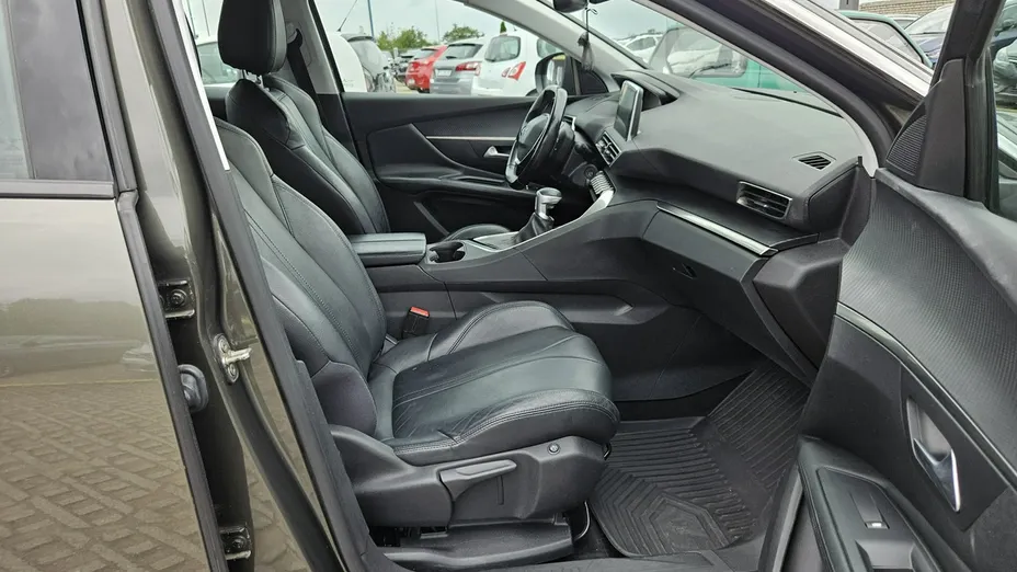 PEUGEOT 3008 -