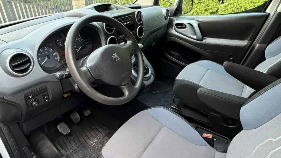 PEUGEOT Partner -