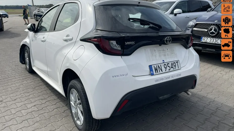 TOYOTA Yaris -