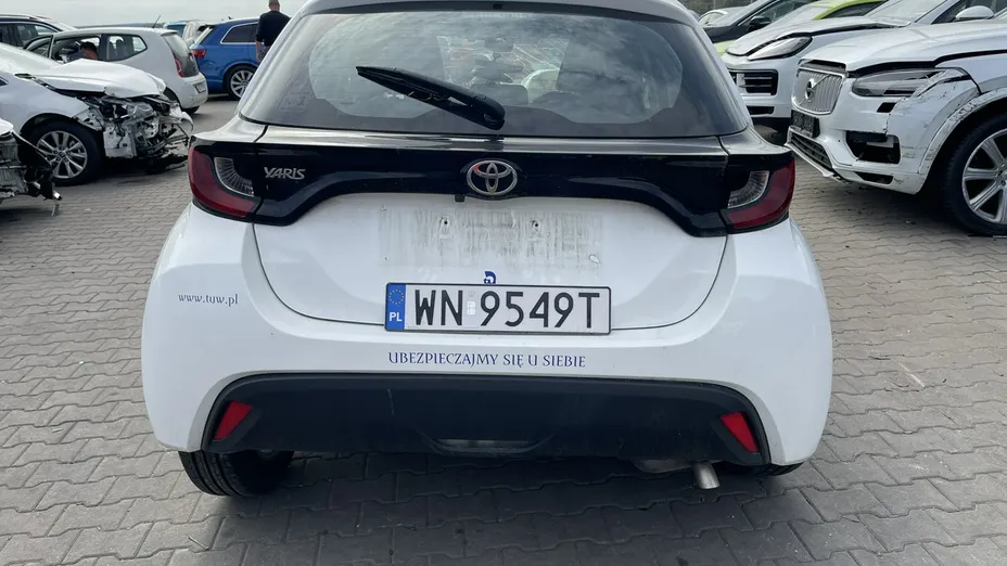 TOYOTA Yaris -