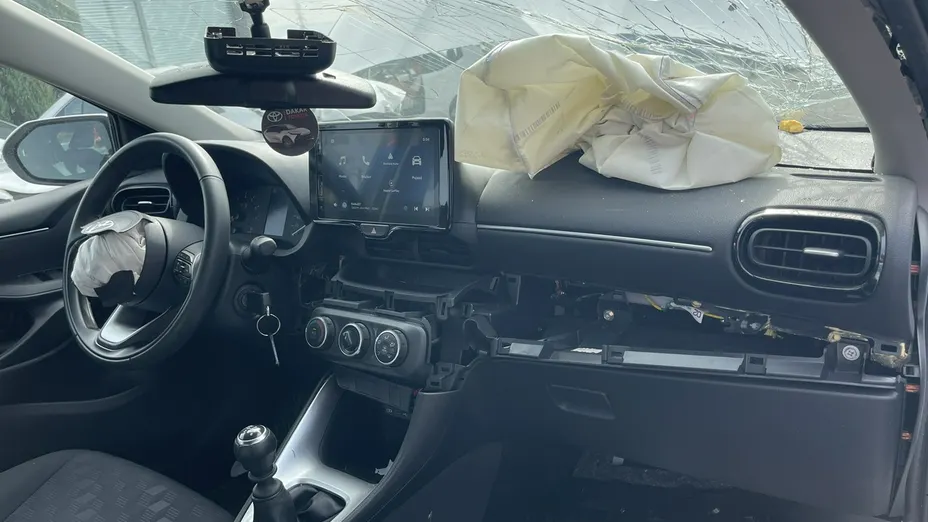 TOYOTA Yaris -