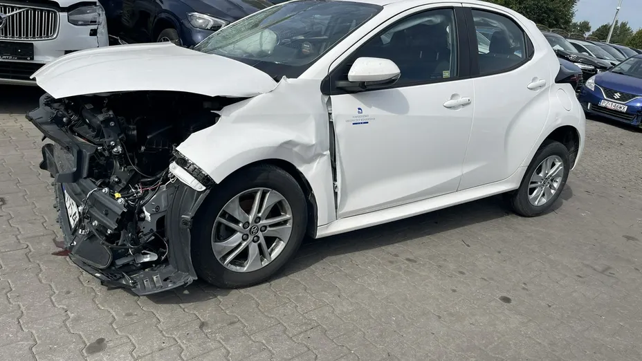 TOYOTA Yaris -