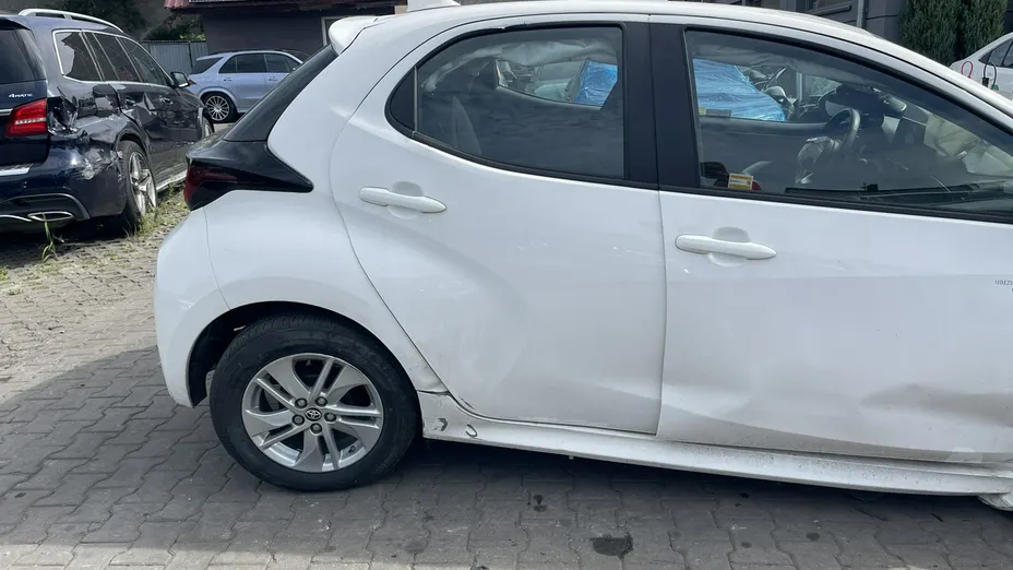 TOYOTA Yaris -