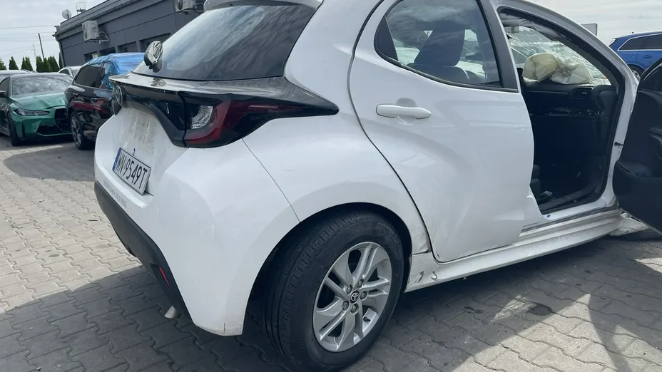 TOYOTA Yaris -